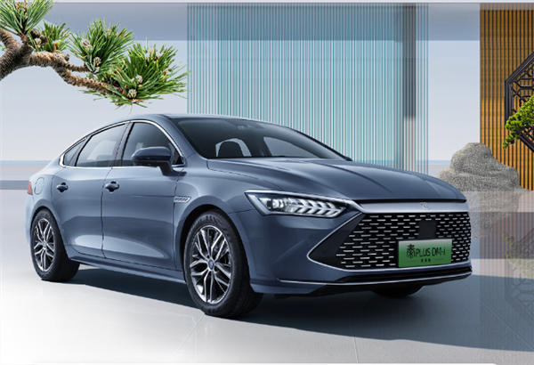 风暴娱乐：新能源汽车下乡火爆：占比从1/4猛增至1/3 比亚迪等插混立大功